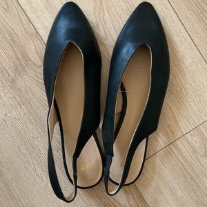 Pointed black flats